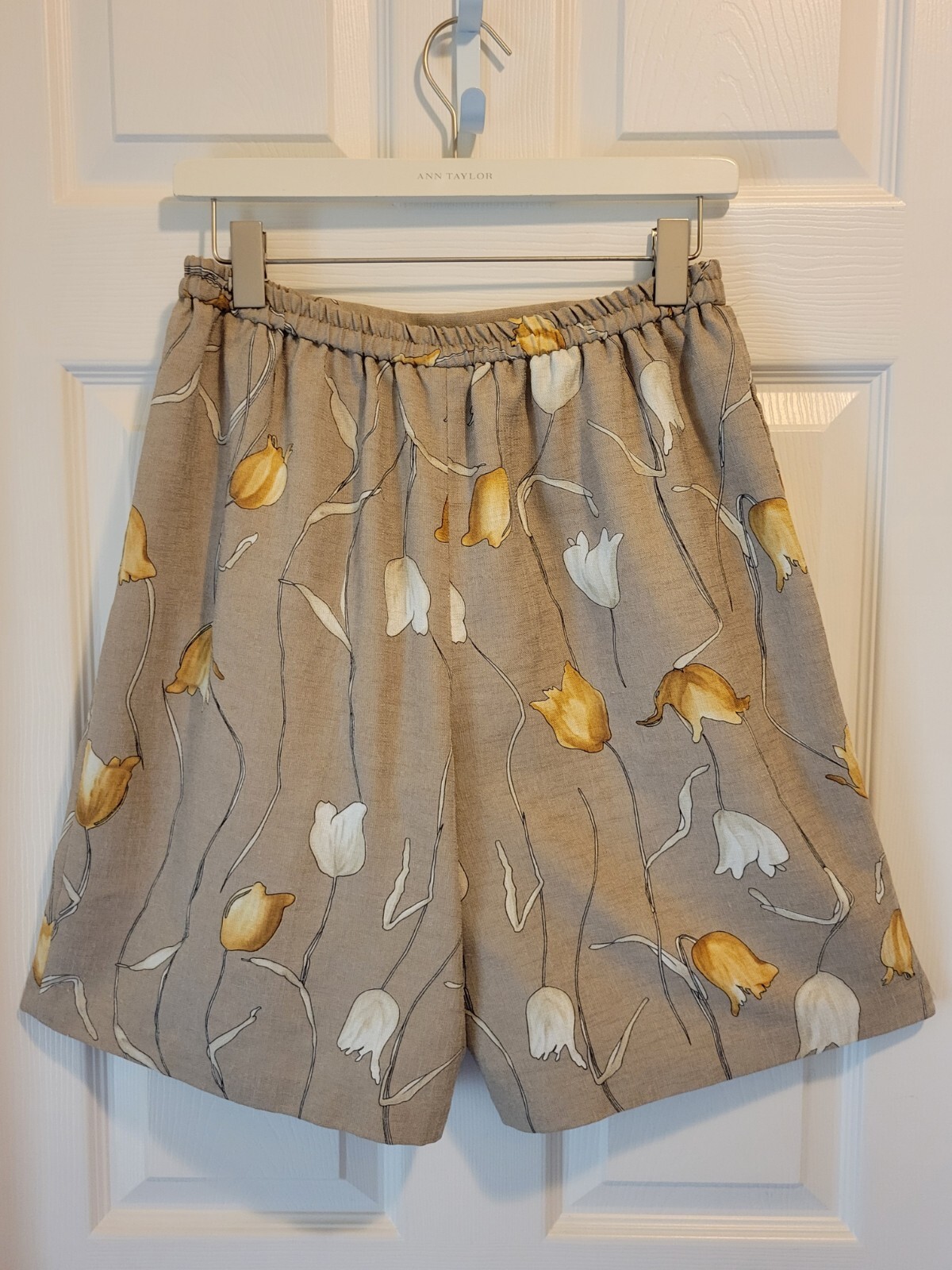 Patchington Vintage Shorts, Khaki w/ Yellow Flowers, Linen Look, Pockets Size SP