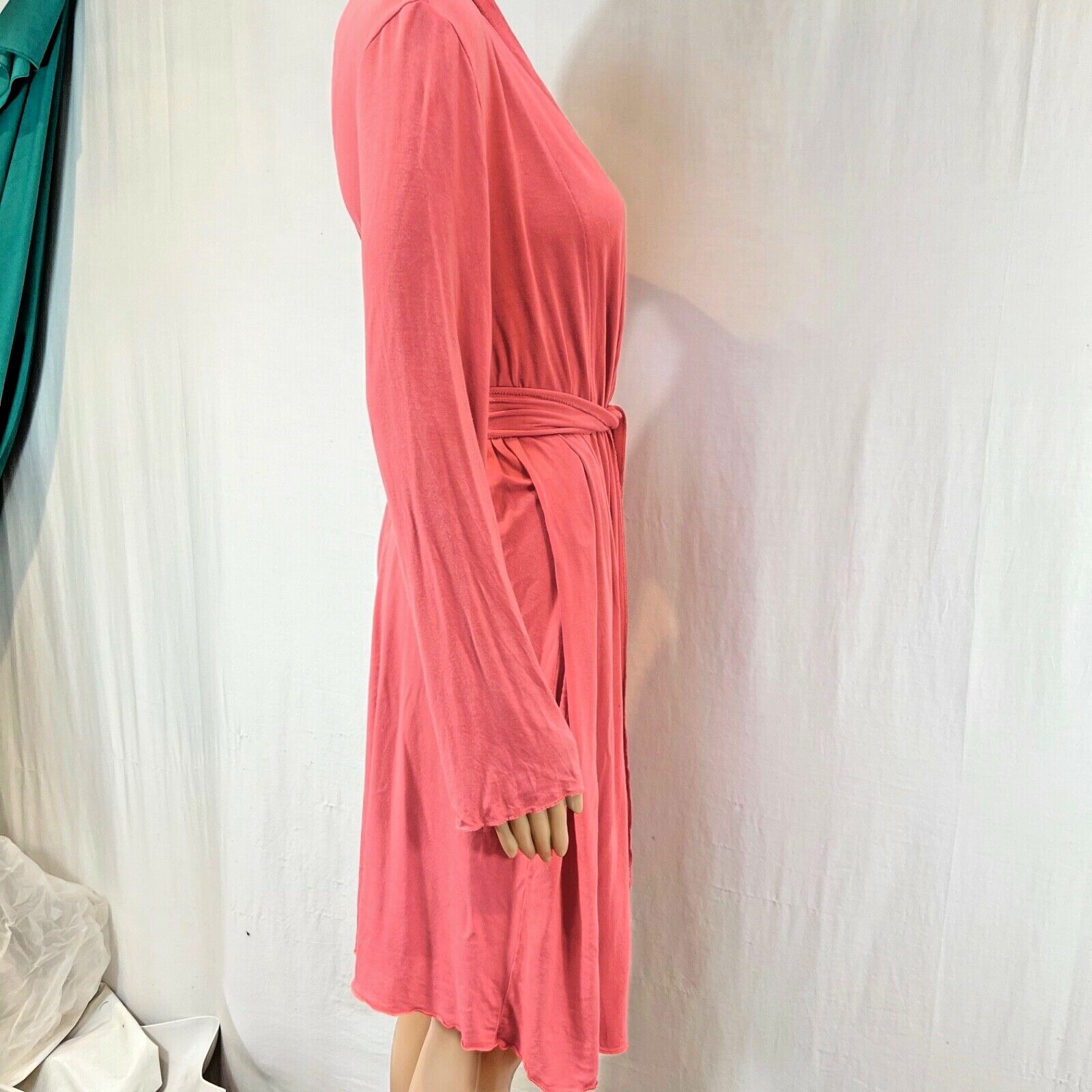 Arabella women’s Robe. Sz S. Rayon Spandex. Coral color. Long sleeves