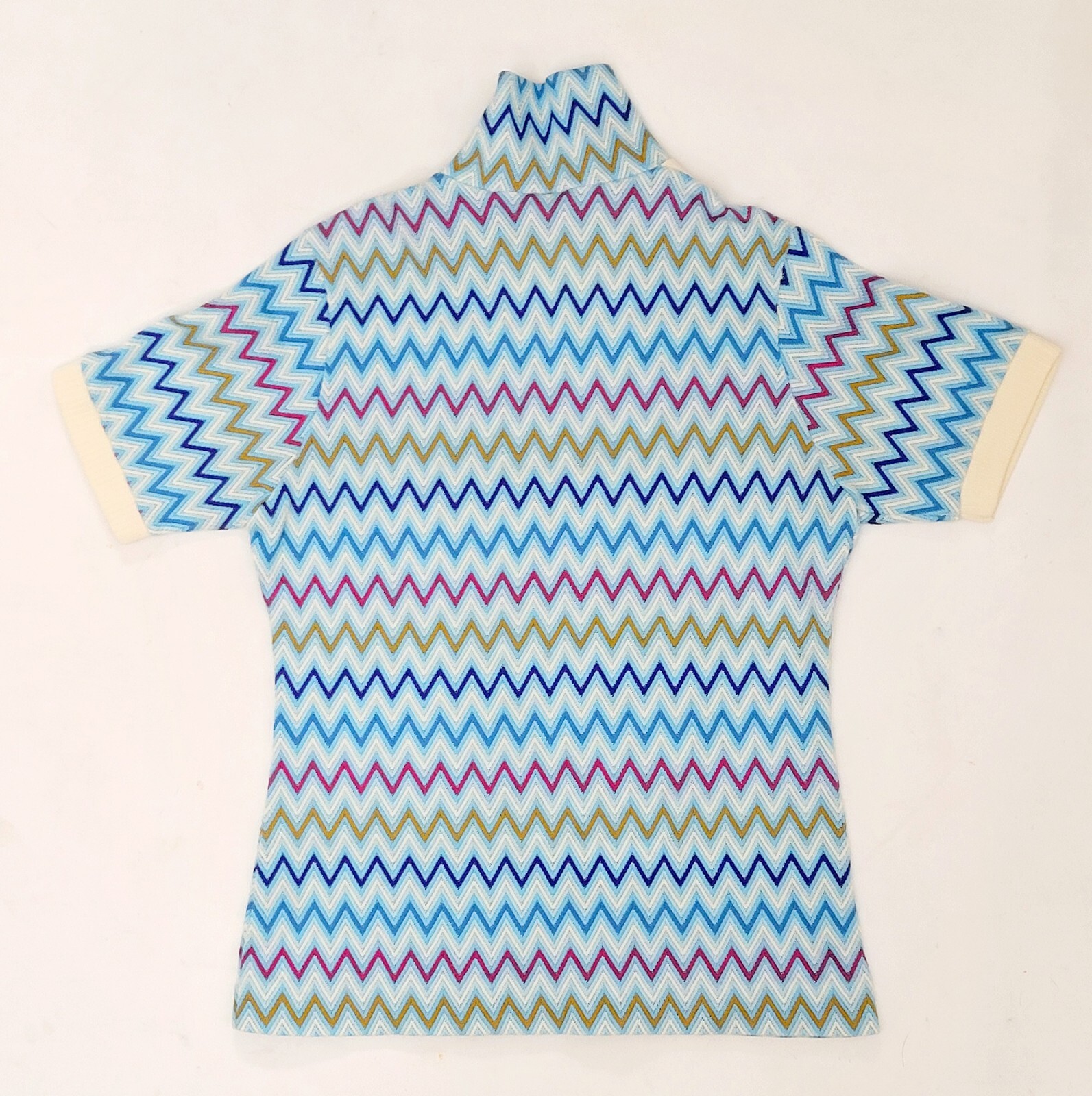 Vintage JANE COLBY Womans MEDIUM Chevron Celanese Fortrel TSHIRT Collar Hem TEE