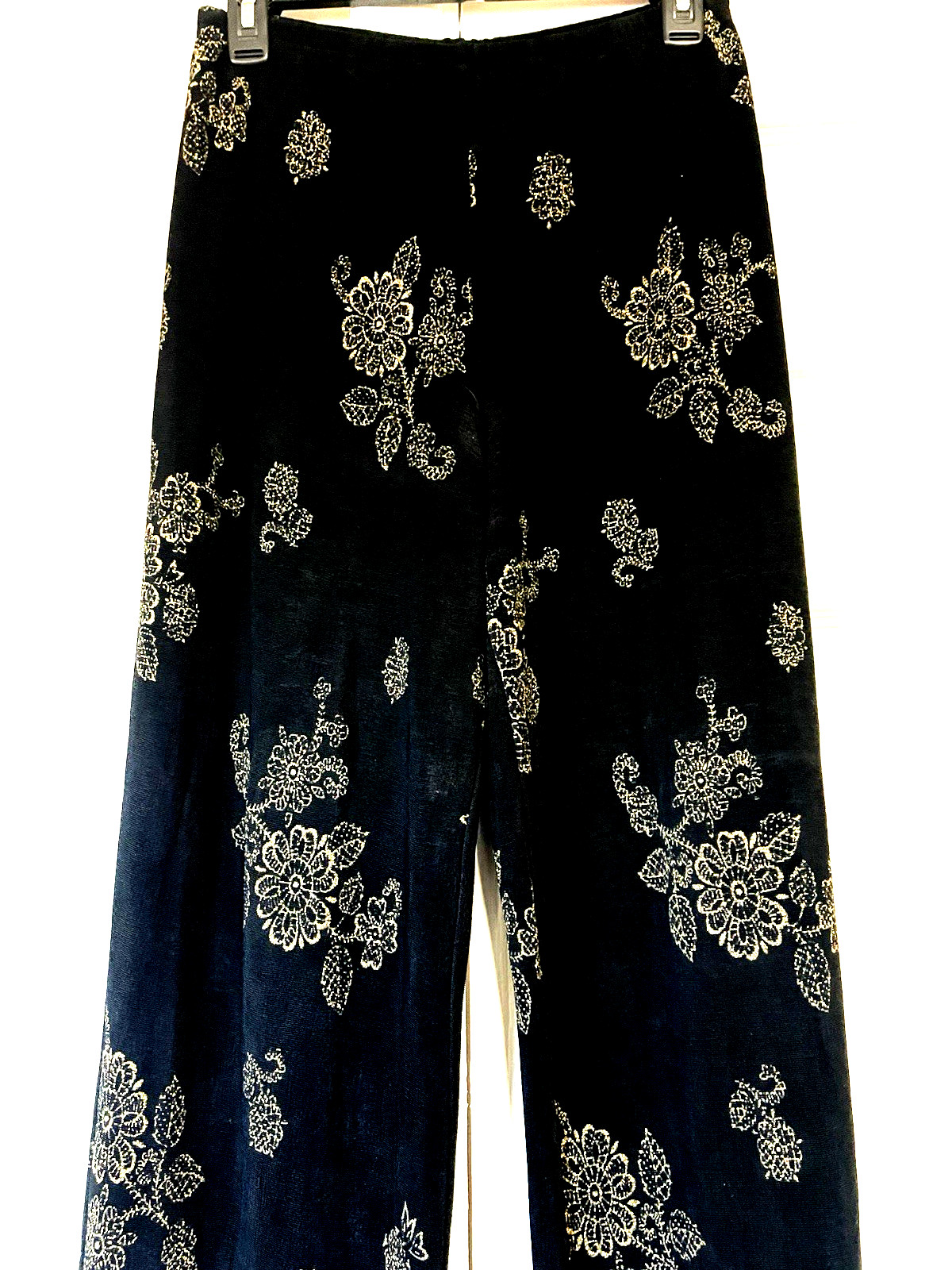 VINTAGE Black Super Stretch Pull On Pants UNIQUE GOLD LUREX DESIGN Size SML SALE