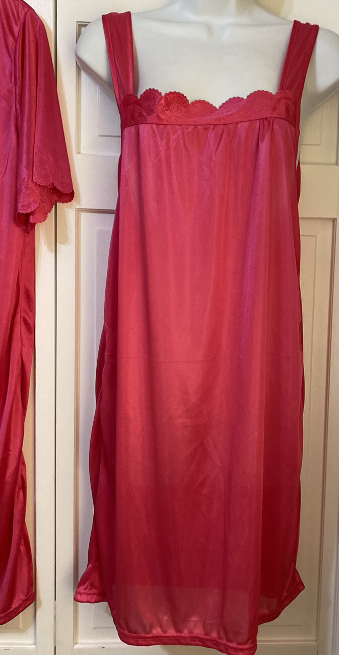 VINTAGE Nine’s Peignoir Set NIGHTGOWN & ROBE Dark Pink Scalloped Trim Medium NOS