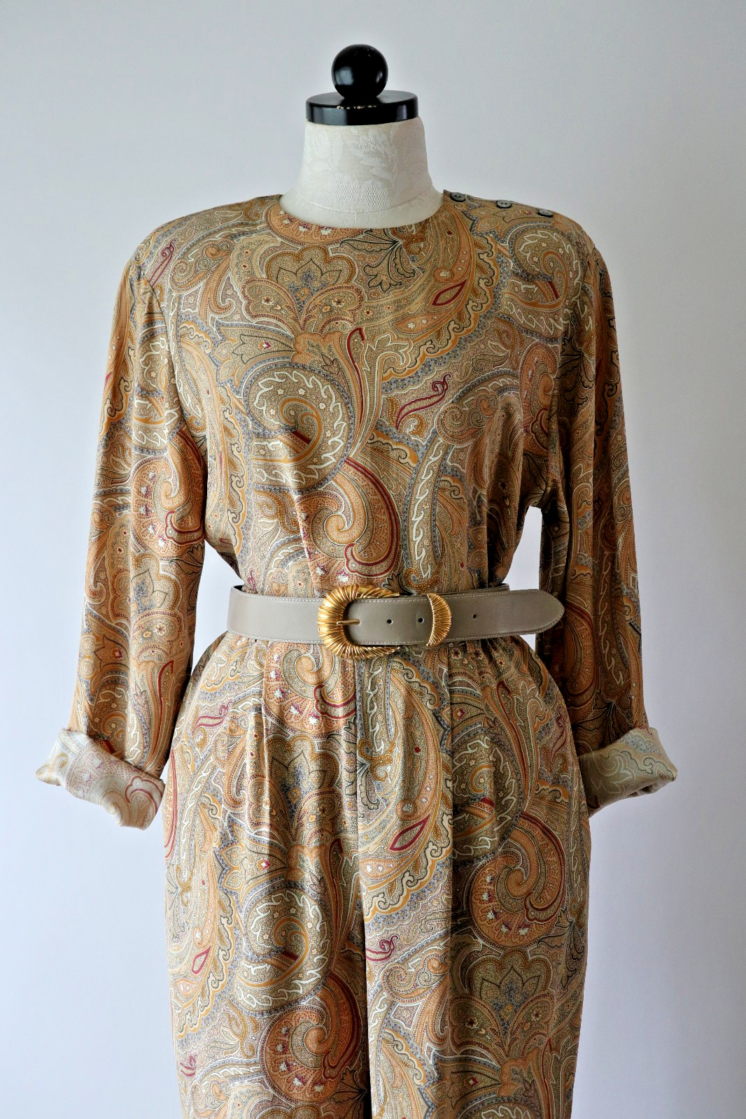 1990s Vintage Tan Beige Paisley Silk Minimalist Top Pants Two Piece Set Suit S M