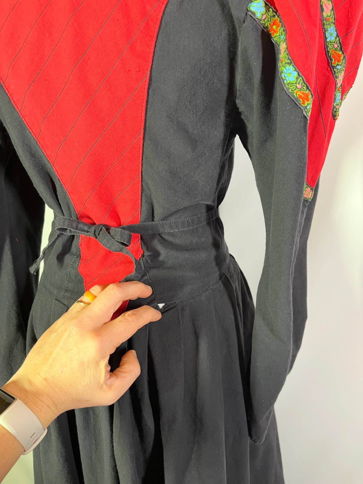 Vintage 1980s MENU Size 8 Western Style Dress V-Waist Puffed Sleeves *Flaw