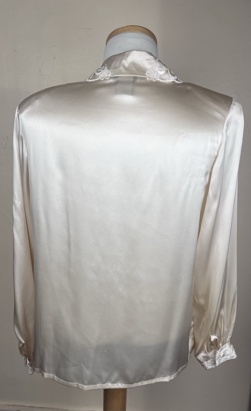 VTG 90’s Nilani Silk Blouse Embroidered Collar Buttons Petite 12 Ivory White