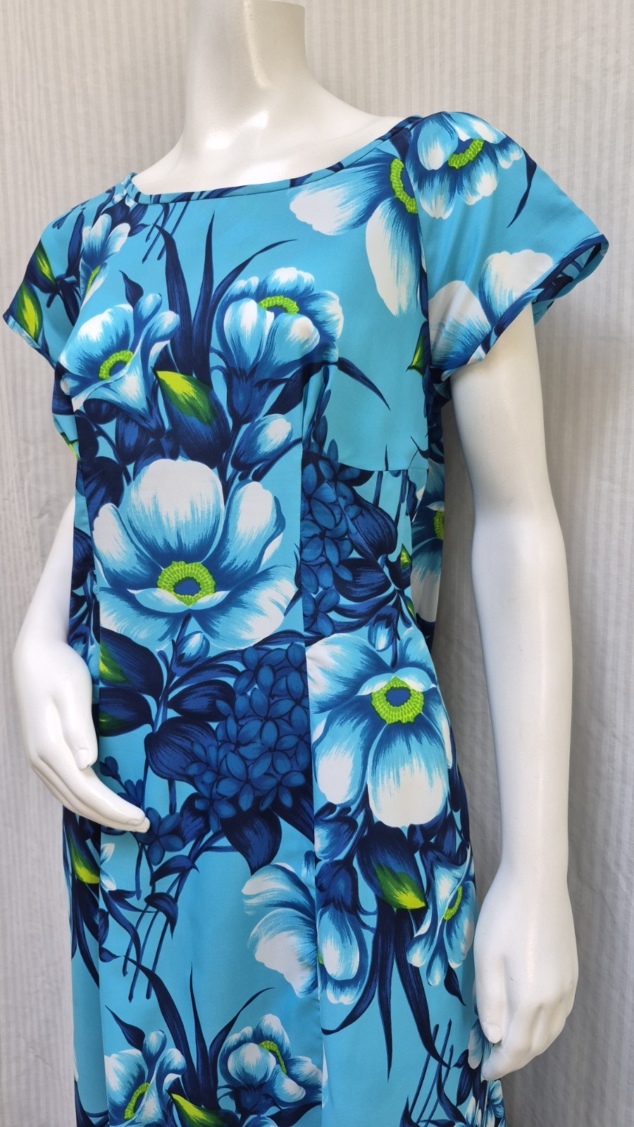 Vintage HAWAIIAN PALM Blue Floral Print Watteau-Back Maxi Dress – Size M/L – EUC