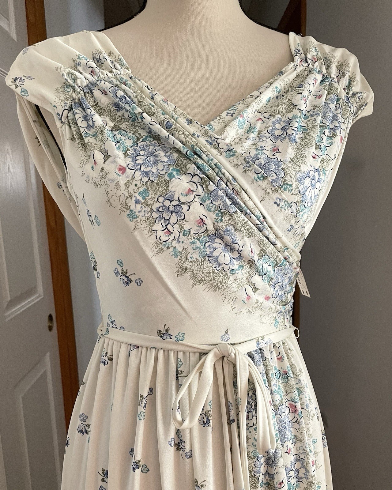 Vintage 1970s Ivory/Blue Floral Maxi Dress Sz 9/10 Goddess Bridesmaid NWT