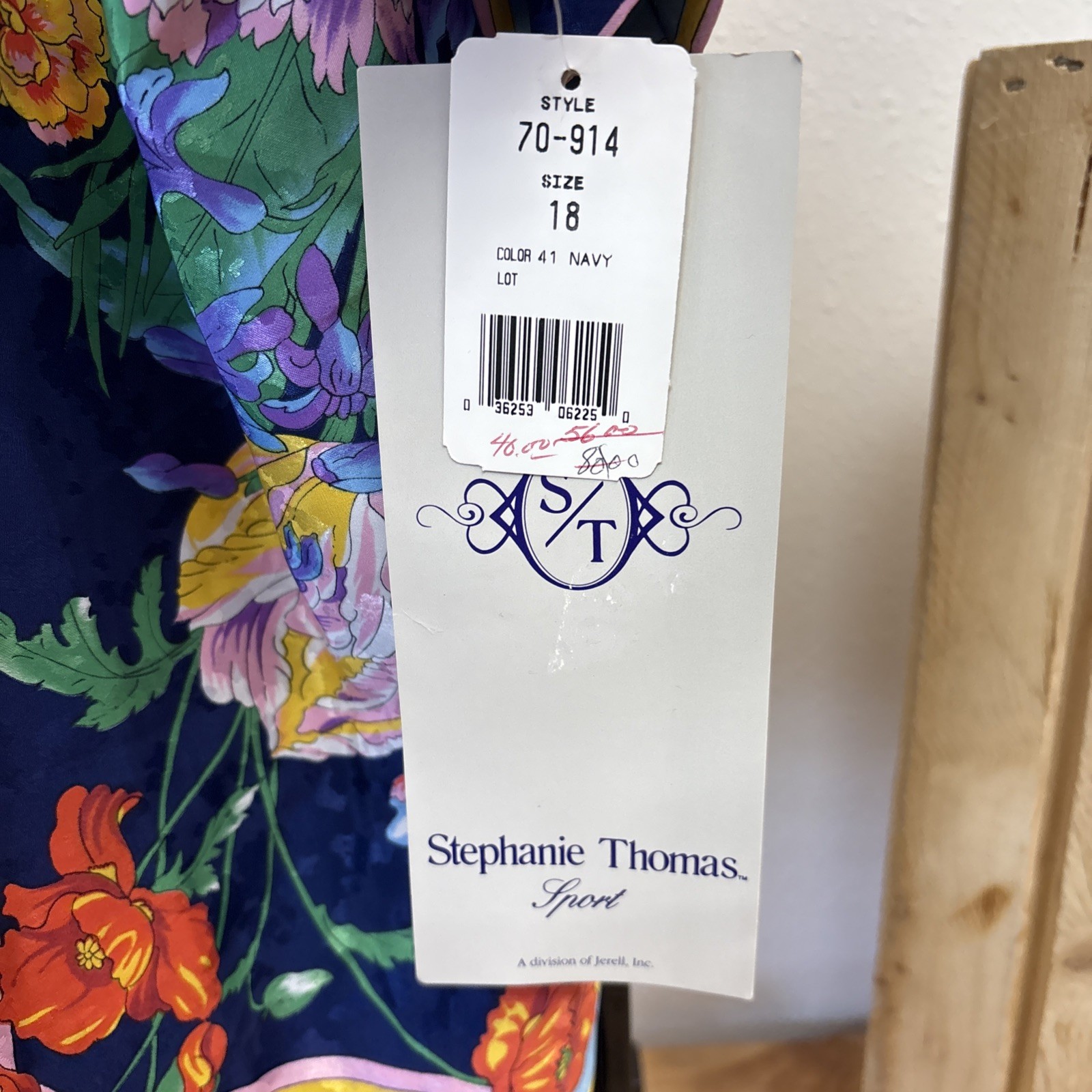 NWT VTG 80’s Stephanie Thomas Size 18 Floral Silky Robe W/ Shoulder Pads 52” Lng