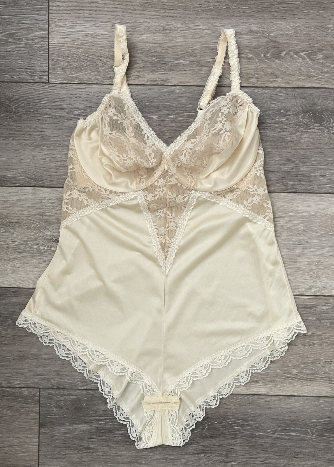 Vtg YOUNG SMOOTHIE Ivory Satin Nylon Lace Underwire Body Suit Teddy Shaper 36D