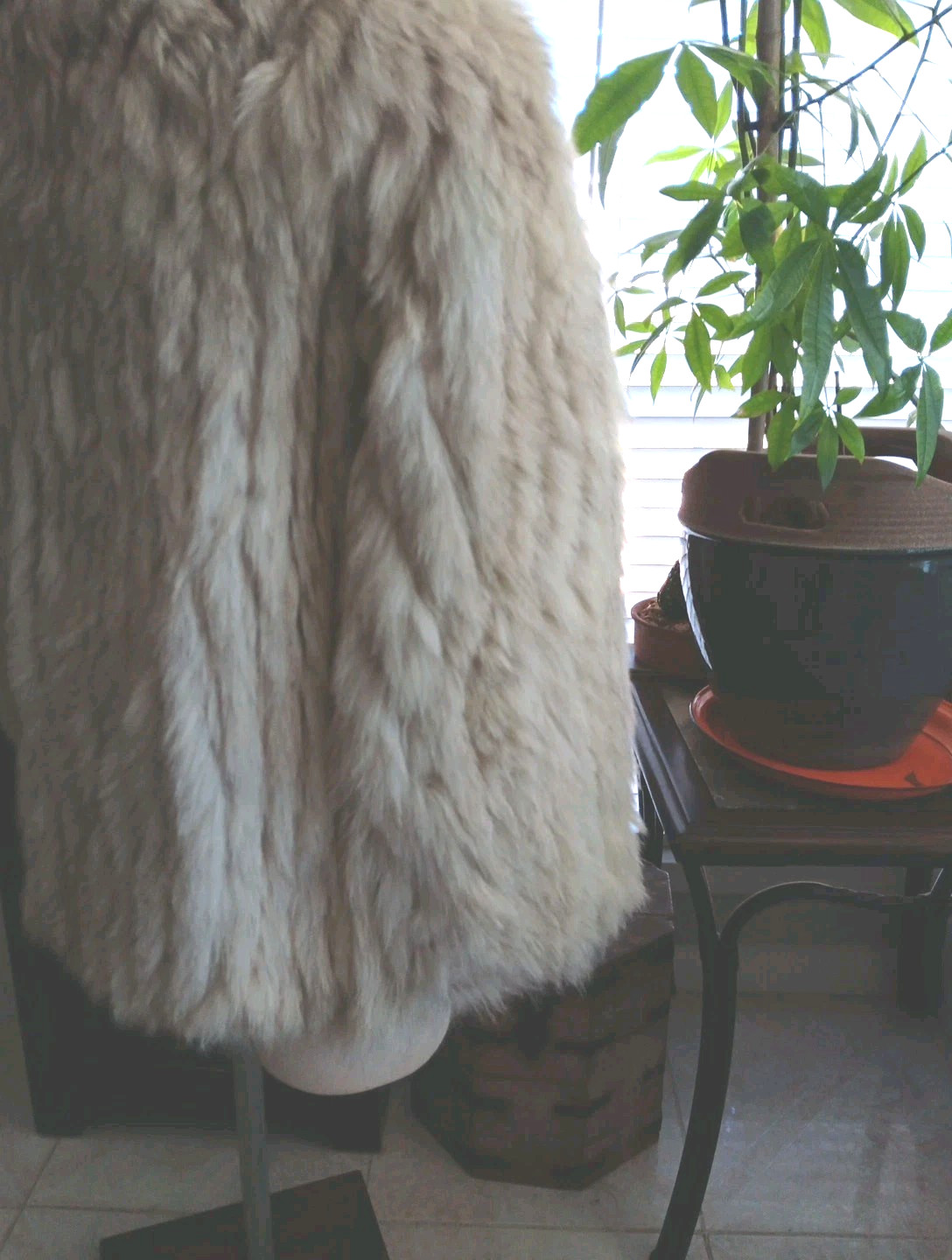 VINTAGE 1990’s SAGA IVORY FOX SHORT COAT XS-SML