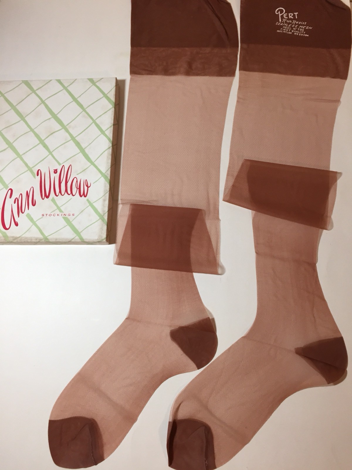 WOW 12 Pair’s Vintage 1950 SAMBA PIN-UP NYLON STOCKINGS R.H.T. 9 1/2” X 31 PINUP