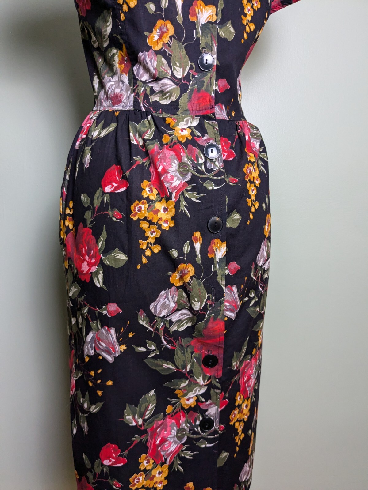 Vintage 80s Does 50s Rose Print Cotton Wiggle Dress Hepburn Button Down Back