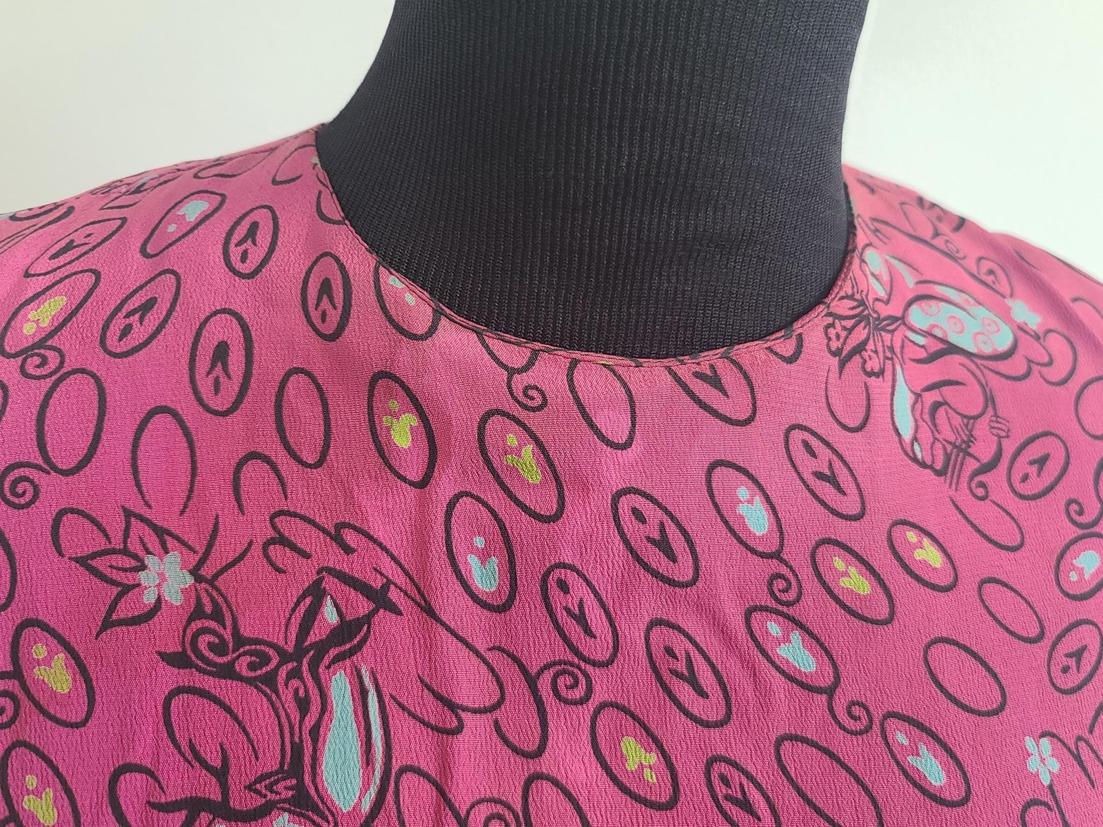 Vintage 1940s Genie Deer Animal Novelty Print Dress Pink Blue Rayon (Waist 27″)