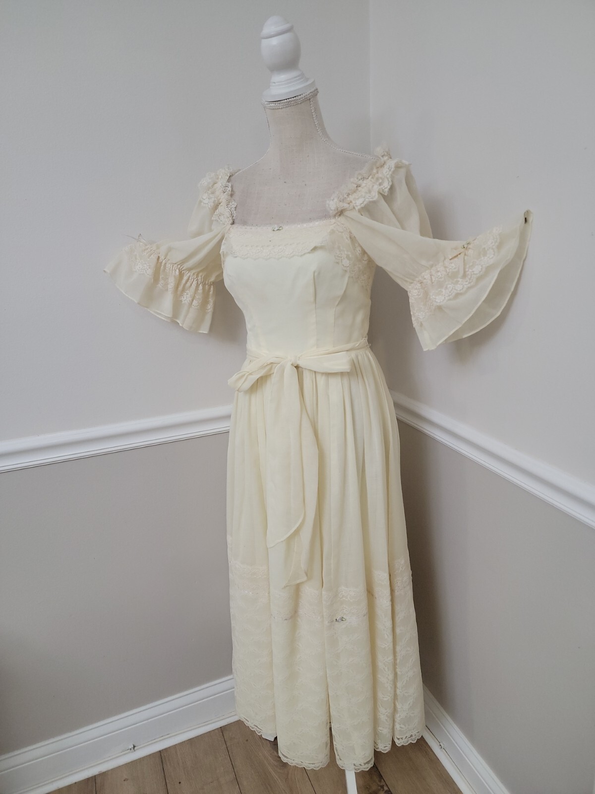 VTG70’s Candi Jones Ivory Ruffle Lace Dress/Prairie/Hippie/Wedding Beach Dress