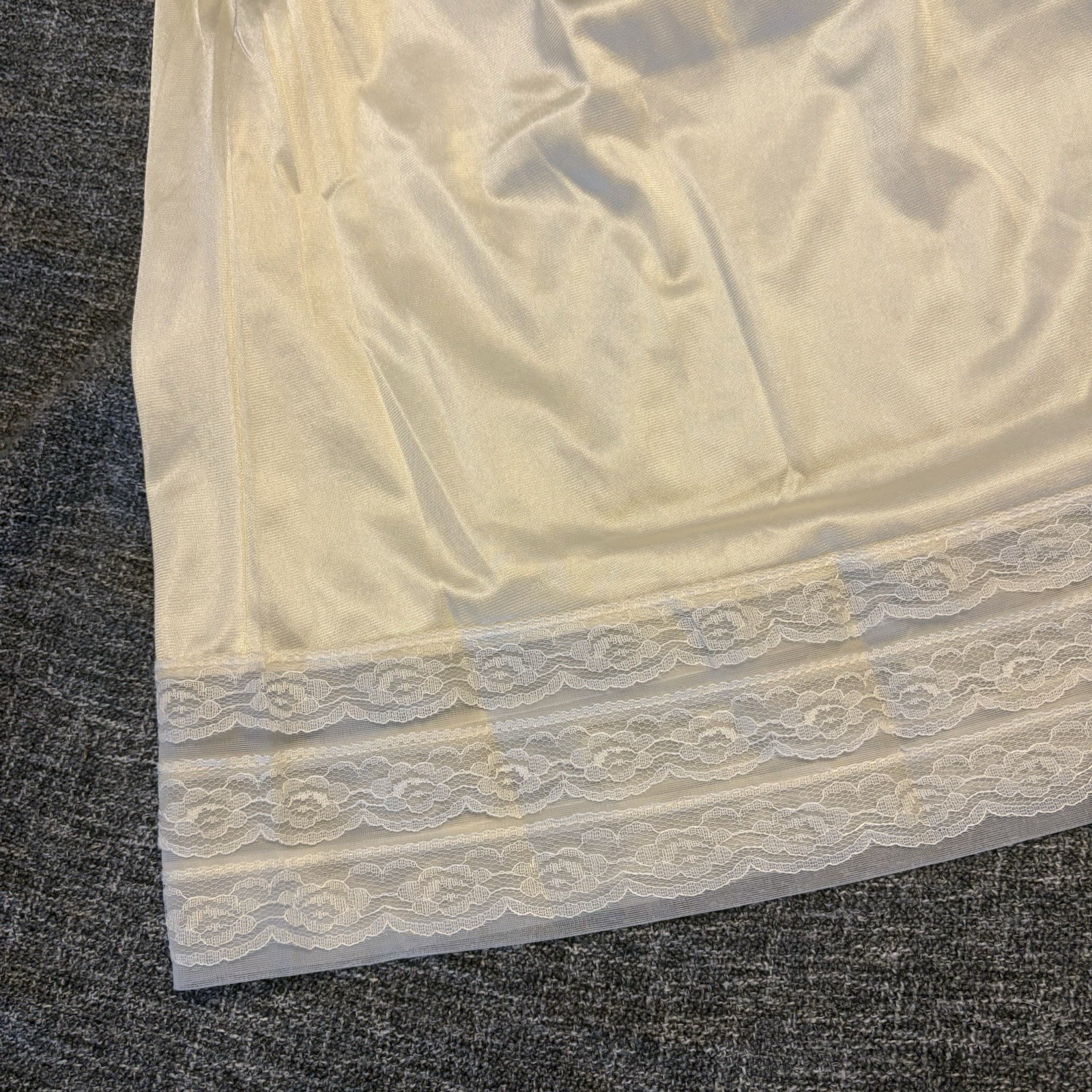 Vintage 100% Antron Nylon Ivory Half Slip W/Lace Trim Size Small