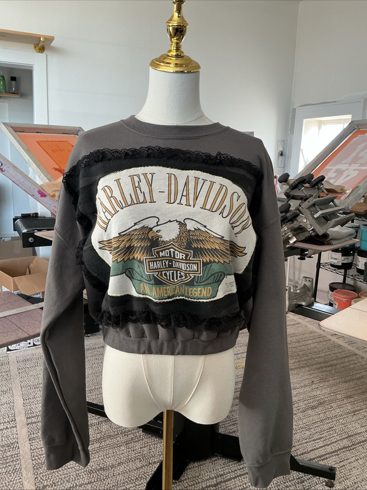 Harley-Davidson 1990 Vintage 3D Emblem Custom Crop Crew Neck Large