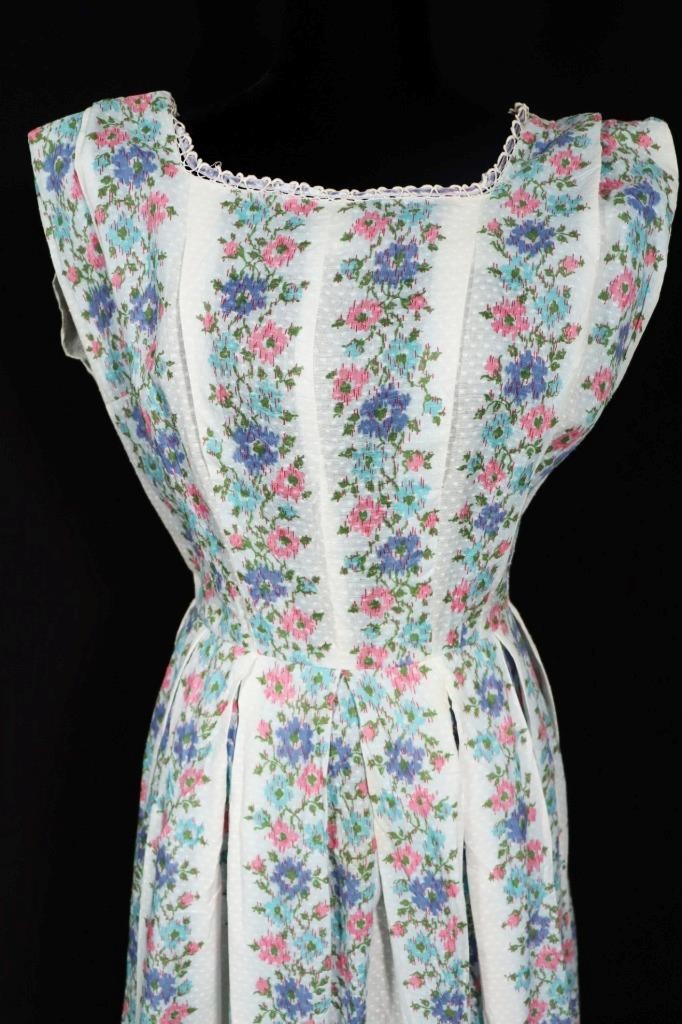 Vintage 1950’s Cotton White Full Crinoline Skirt Floral Dress Size 4-6
