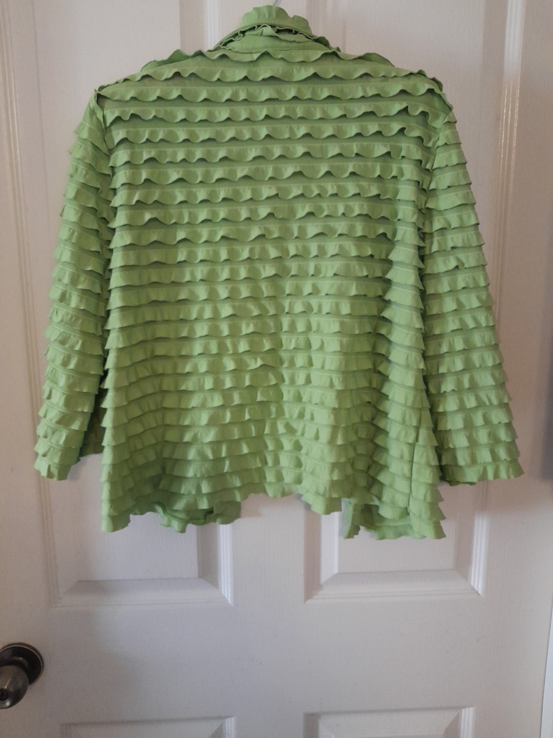 Vintage N Touch. Women’s Green Ruffle Tiered jacket. Size S. B62