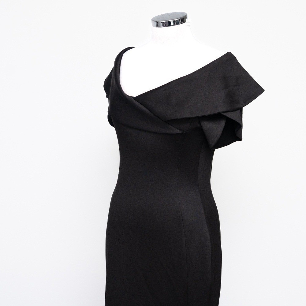 Black Halo. Fiori Black Stretch Gown.