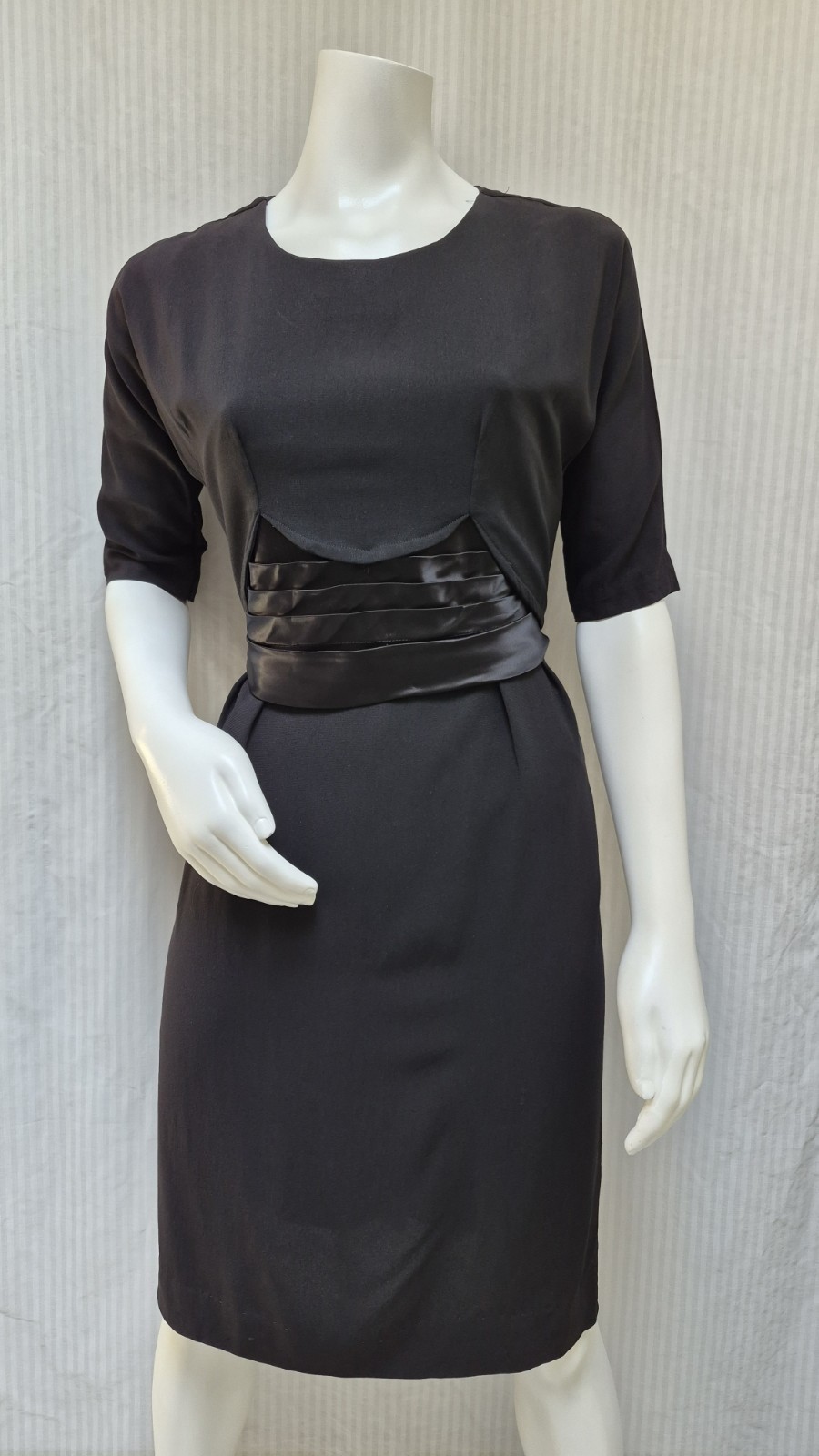 Vintage 1940/50s LORA LENOX Black WIGGLE DRESS w Satin Trim – Size S/M