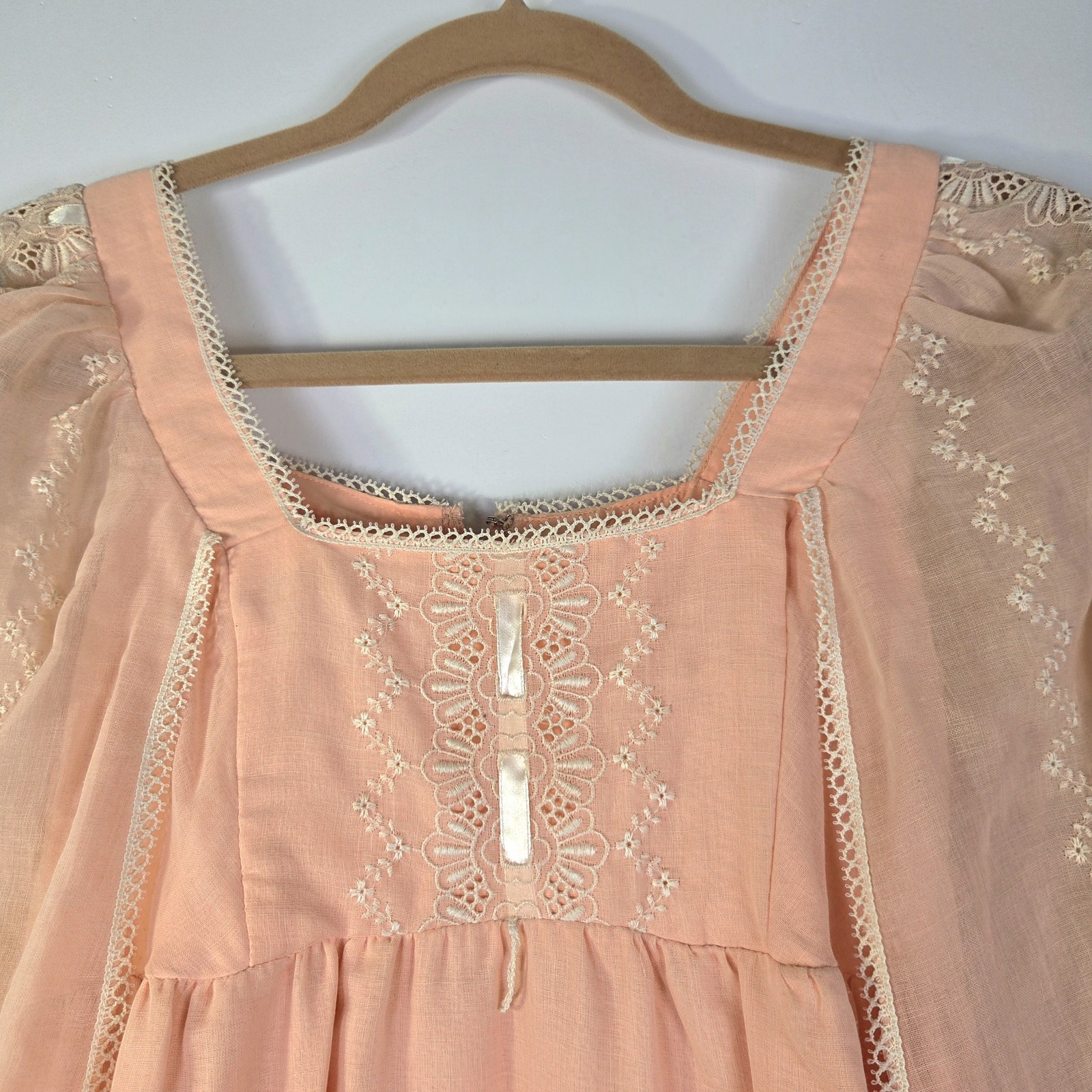VINTAGE 70s TRIVIA BY CHARM OF HOLLYWOOD SHEER LACE BELL SLEEVES DRESS SIZE XXS.