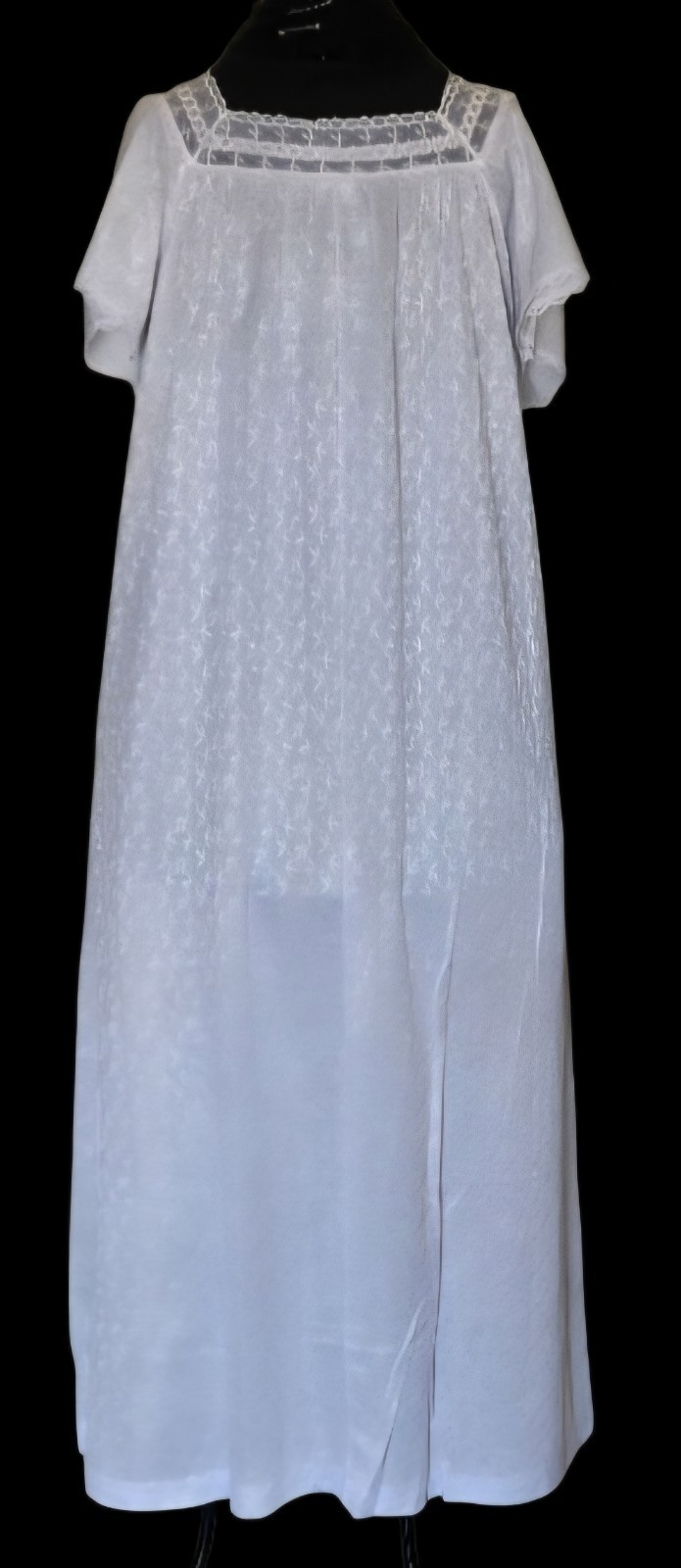 1970s JULI OF SLUMBERTOGS Shimmering White Nightgown W/ Lavender Satin Ribbon M