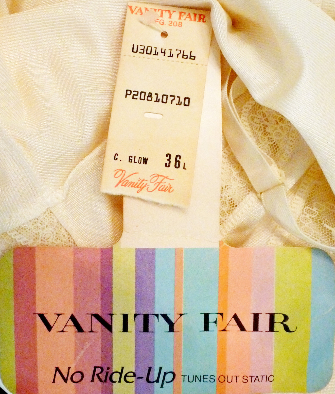 GLAMOUROUS 1960s VANITY FAIR VTG BEIGE MEGALACY SATINY NYLON FULL SLIP 36 38 EVC