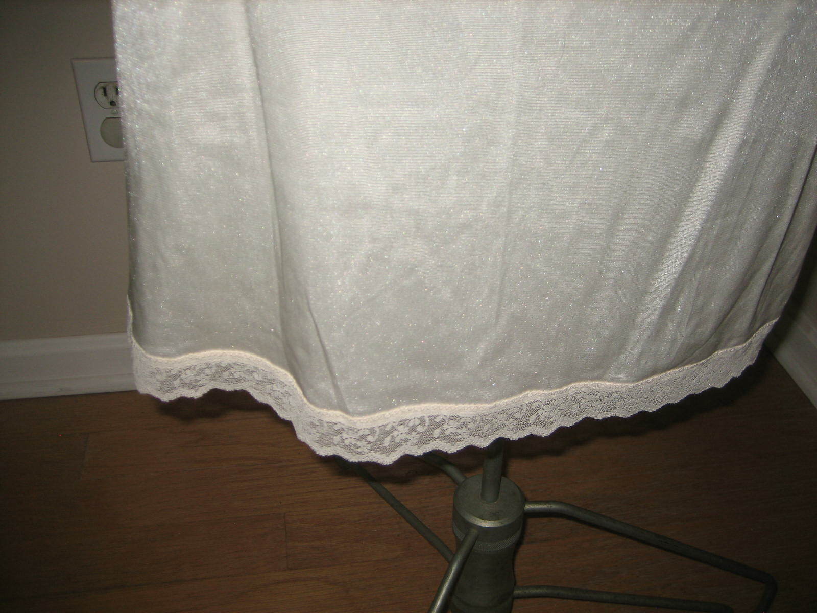 COY Ivory Nylon Half Slip, Lace Hem, Fancy Side Slit – Size M – USA