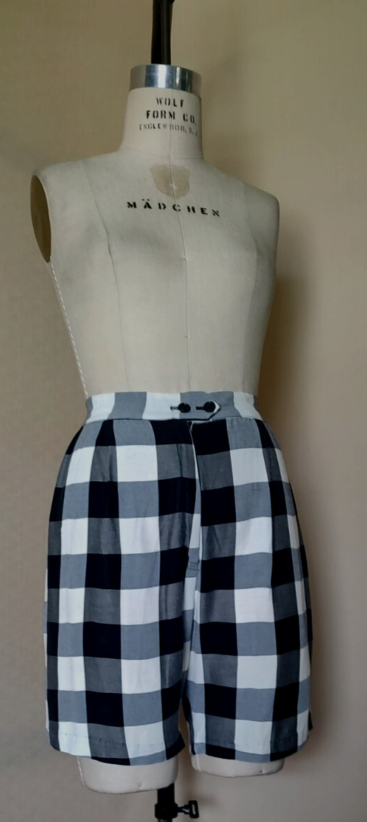 Vtg 1960’s WOMEN’s SHORTS, Large Scale Black & White WOVEN GINGHAM , MINT COND