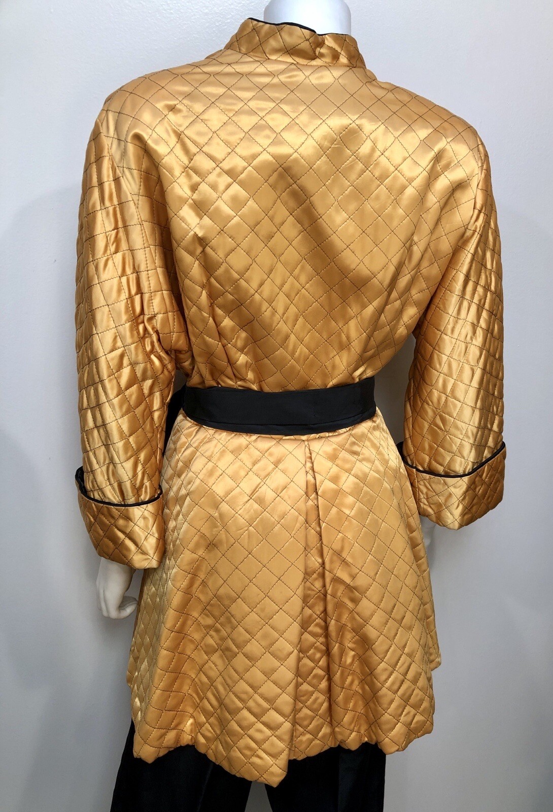 VTG 1940s *CHAMPAGNE GOLD Rayon Quilted SATIN Princess-Cut HOSTESS JACKET