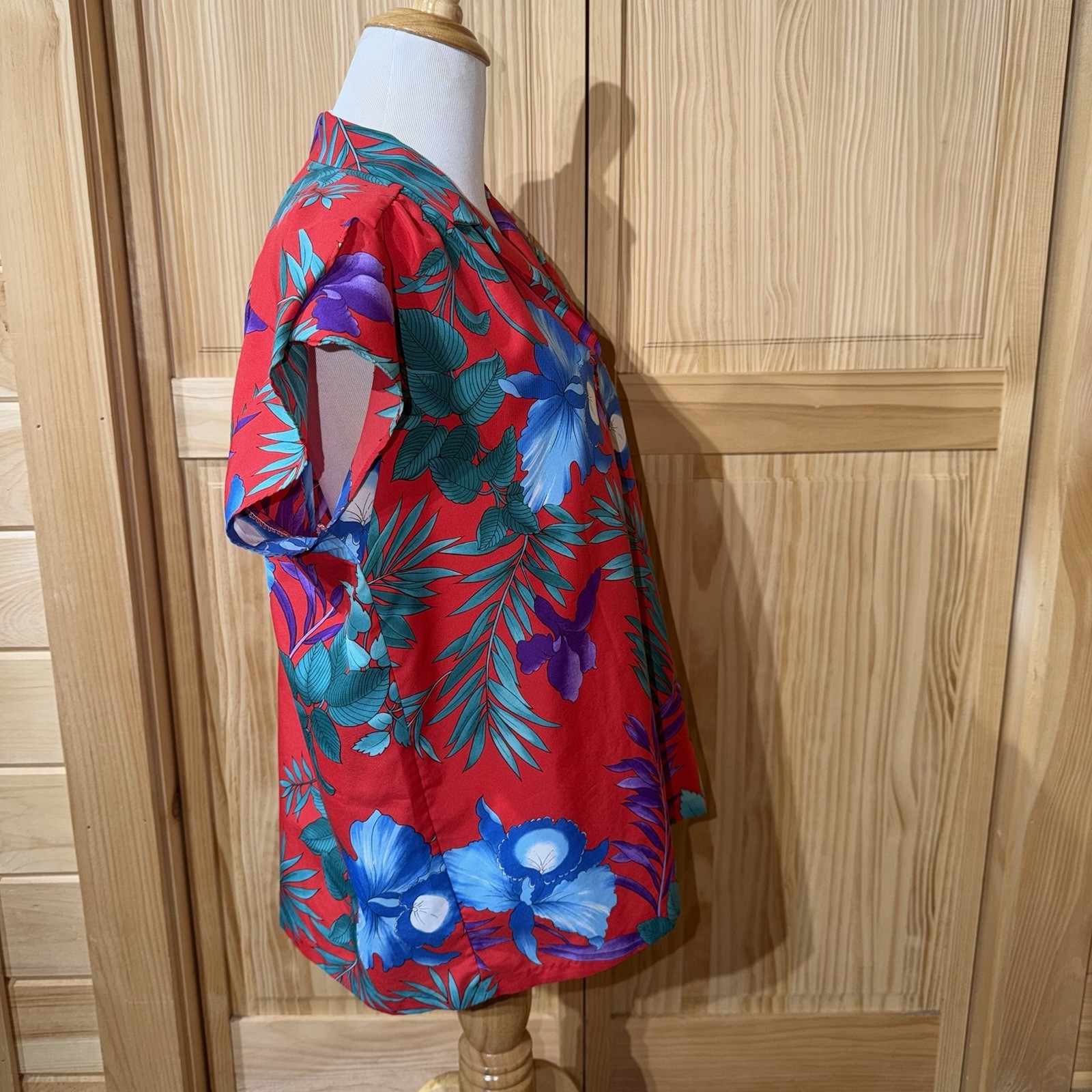 Vintage Hilo Hattie Red Hawaiian Women’s Blouse Floral Short Sleeve Size Large