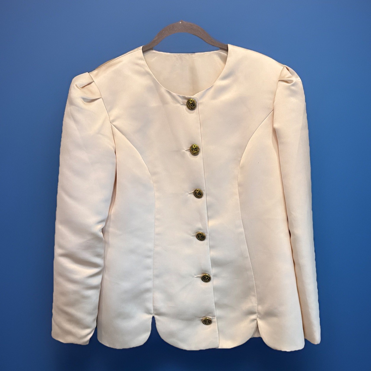 hand-sewn Ivory Victorian Blazer feels like silky satin 👀meas in pics luxury