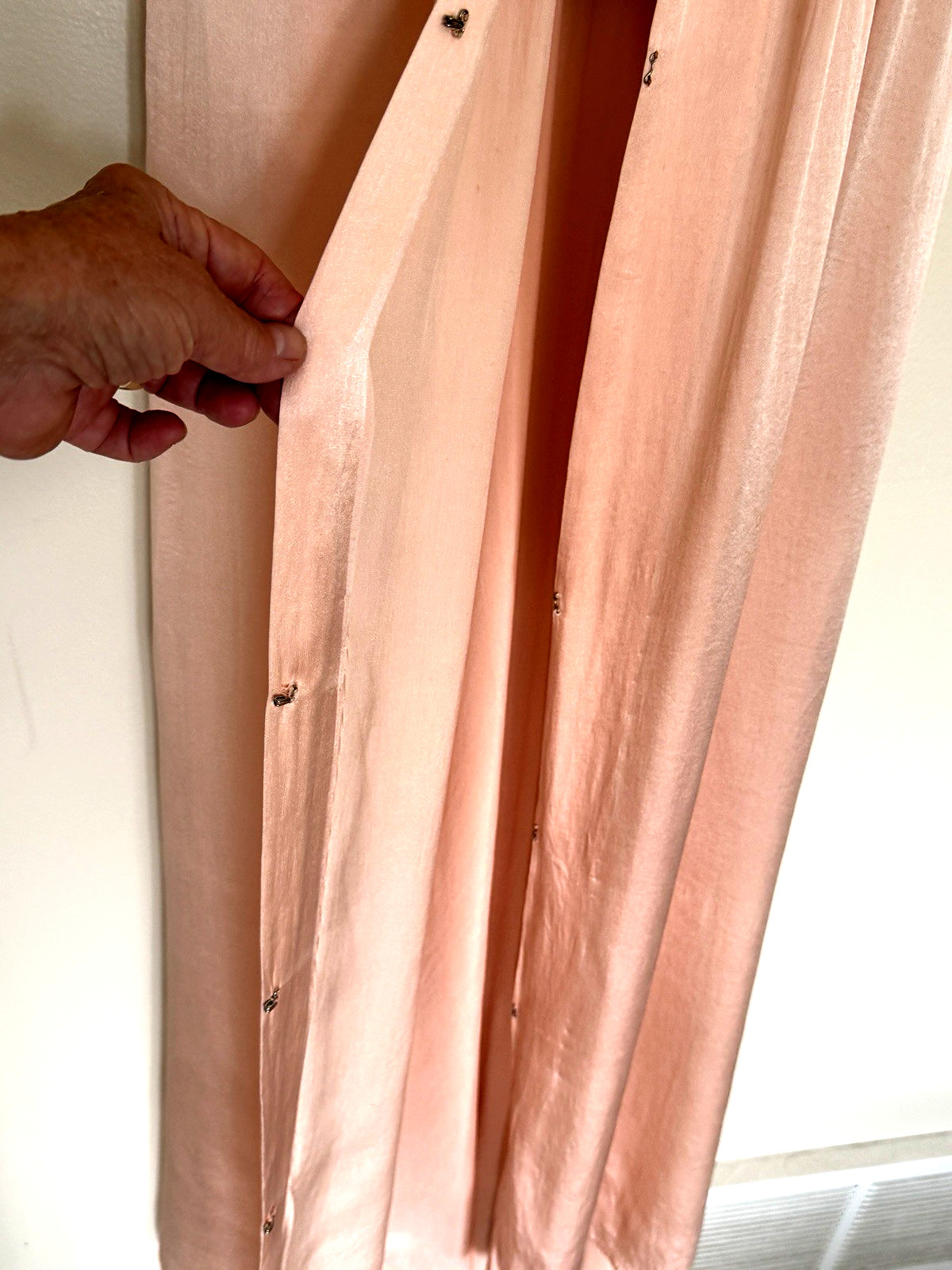 1930s FAMOUS-BARR Peachy Pink SILK NEGLIGEE Boudoir Robe Peignoir S Lace Trim