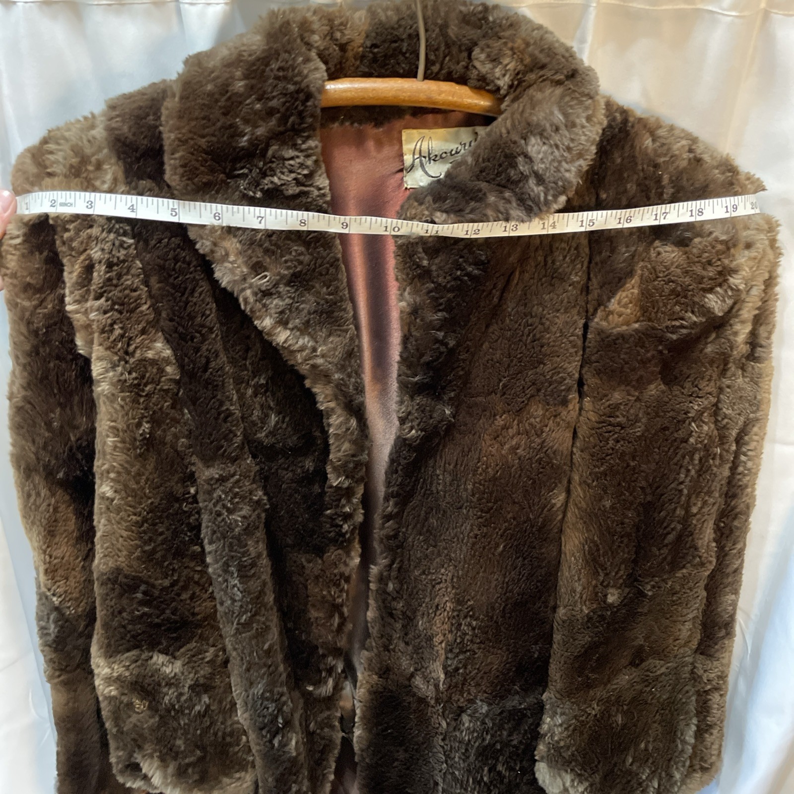 Vintage Akoury’s Furs Scranton PA Brown Real Fur Cape Capelet Stole Monogram AO