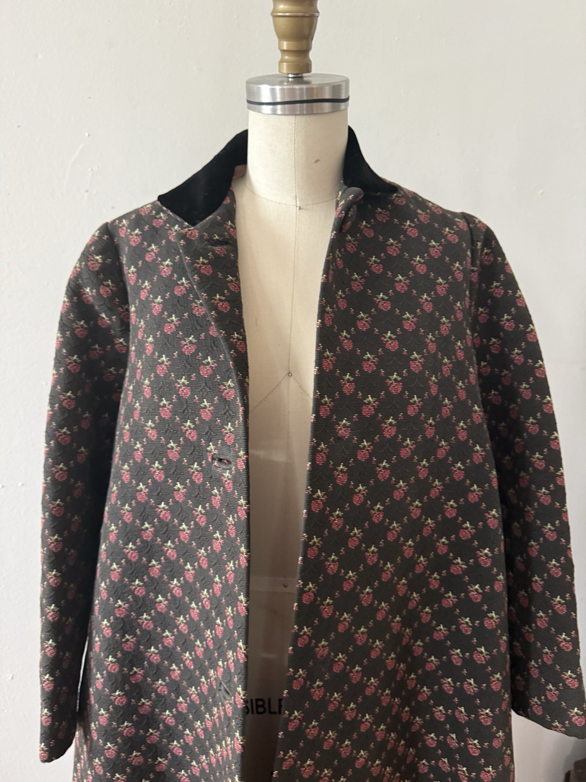 Mid-C Floral Jacquard/Matelassé/Quilted Full Length Tapestry Coat Velvet Collar