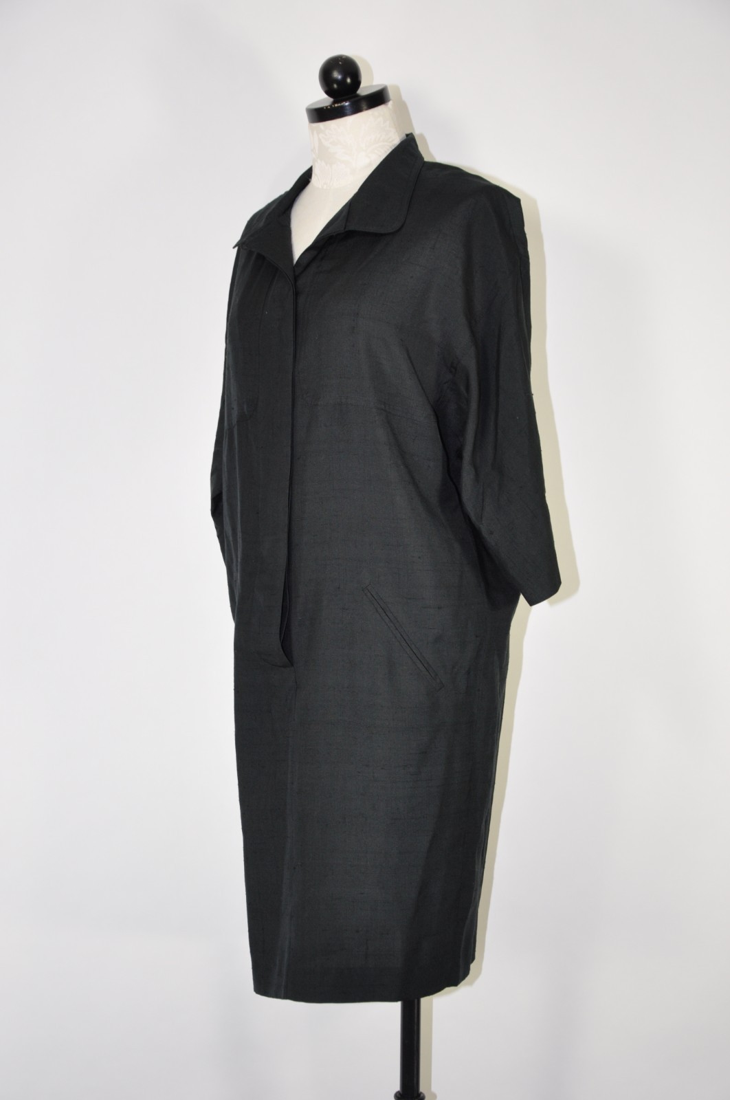 90s Black Textured Raw Silk Long Sleeve Button Front Modest Shirtdress Women M L