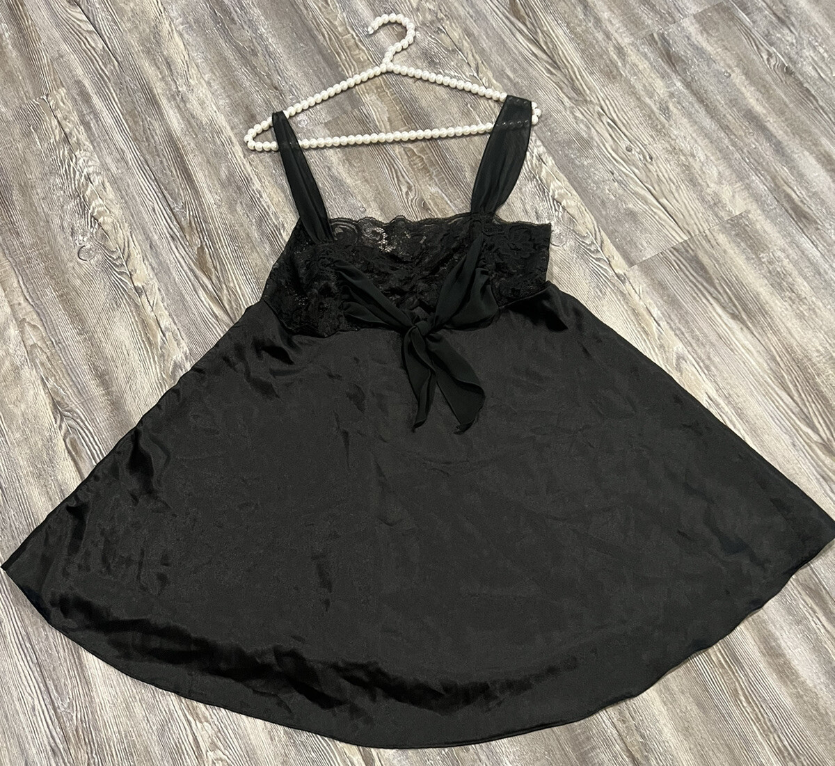 VTG CIRCA 2000 Women’s Black Laced Bodies Flowy Satin Skirt Nightgown Dress L