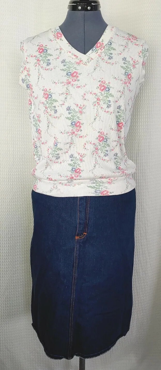 Vintage Originals Cream Sleeveless Knit Top with Pastel Florals Size Small
