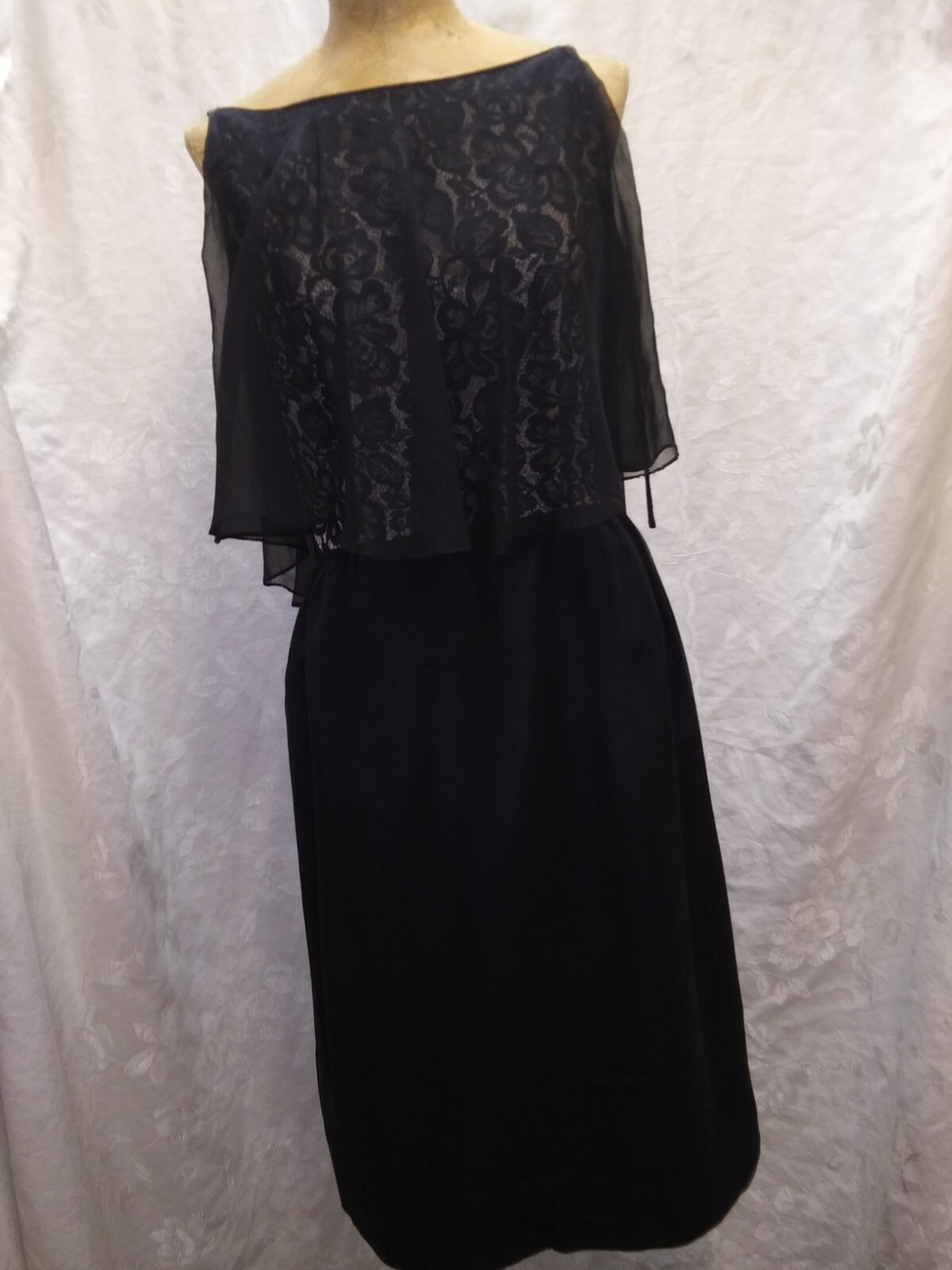 Vintage 1950’s 60’s Black Crepe Rayon & Chiffon Lace Cocktail Dress S/M