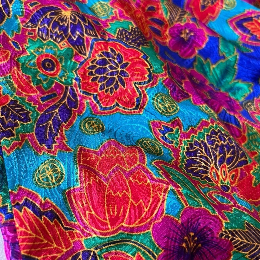 ✨ Vintage ✨Inner Most kimono with multicolored floral and paisley print