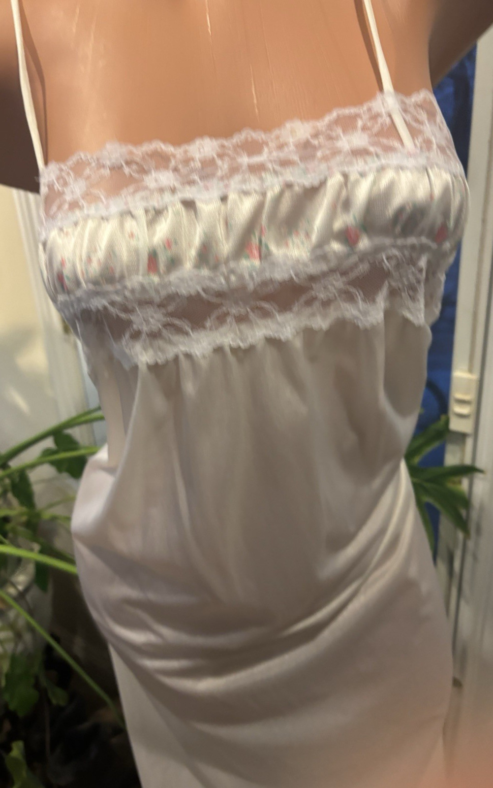 Vtg SILKY SOFT LONG FLORAL LACE RUFFLE GOWN NIGHTIE NIGHTGOWN
