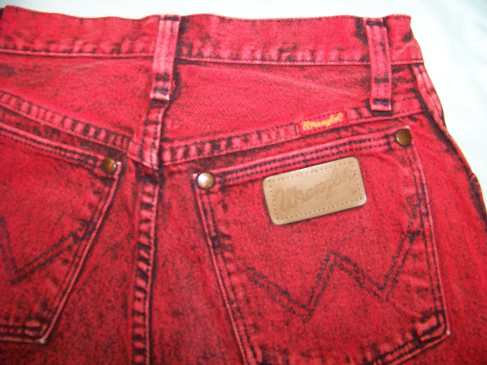 Women’s Wrangler Vintage Jeans – Red Black Acid Wash – 25 x 32