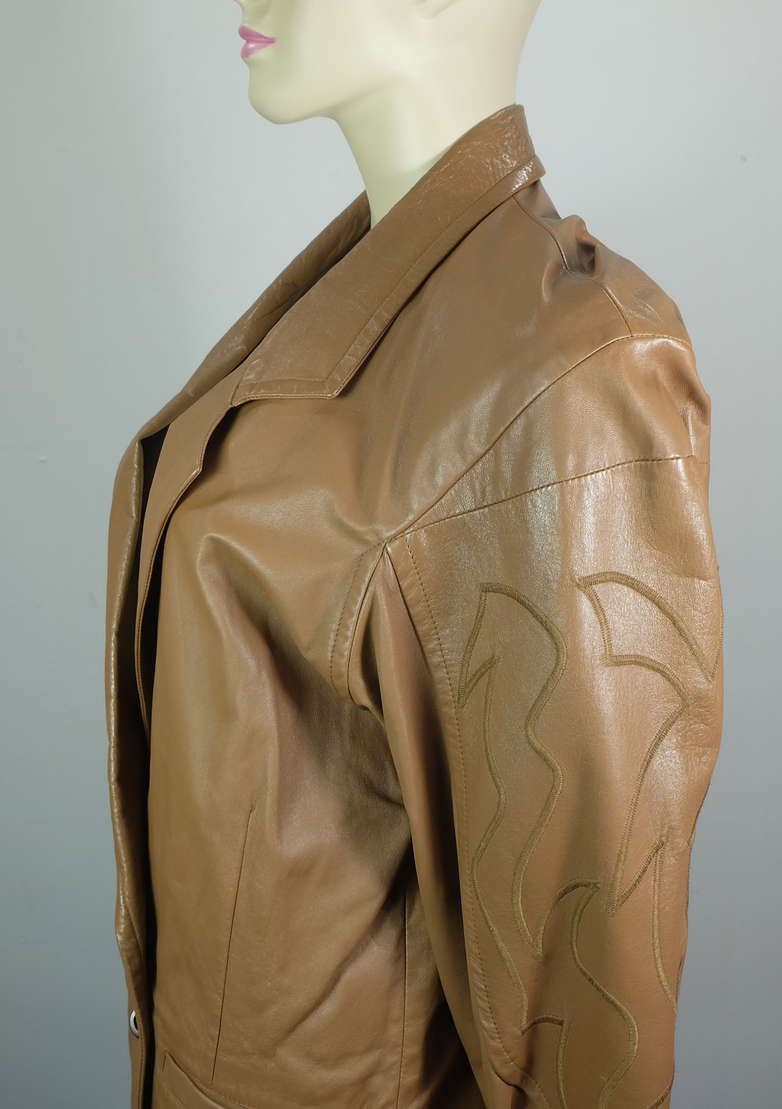80s vintage LEATHER JACKET sz 36 caramel leather chiwitt embroidered sleeves