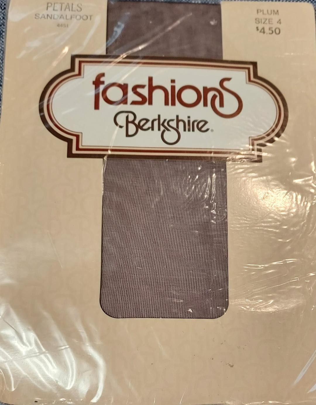VTG 80s Berkshire Plum Pantyhose Petals Textured Sandalfoot Size 4 NEW 4451