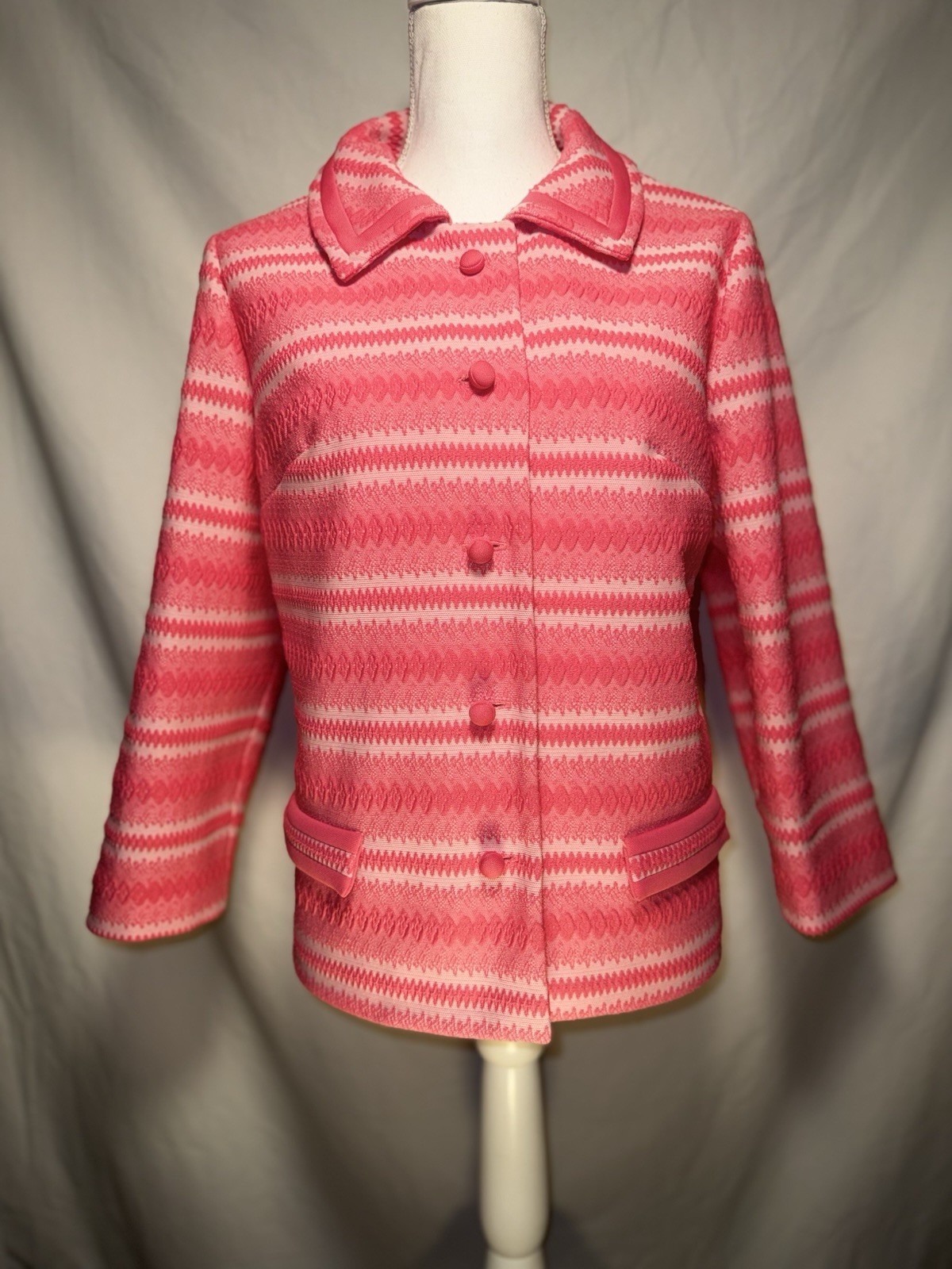 1970s Vintage Leslie Pomer Pink and White Cropped Jacket