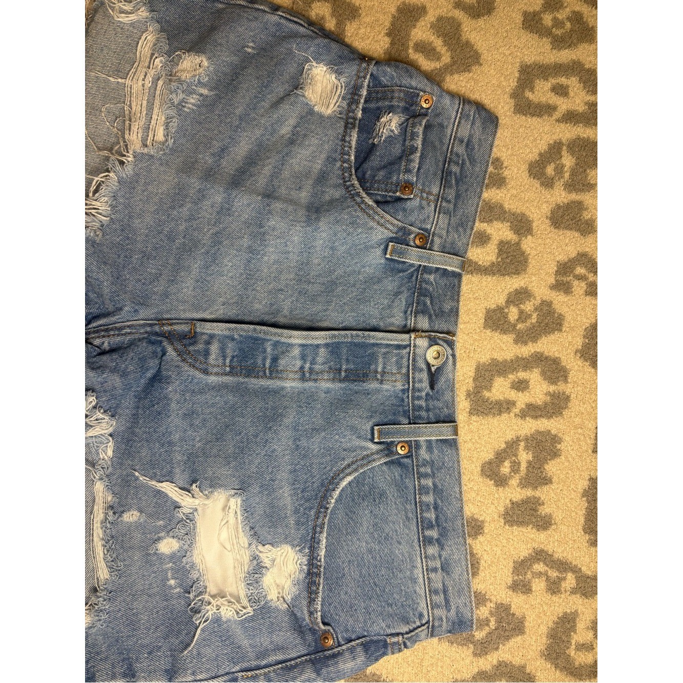 Levi’s 32W Light Blue Distressed Denim Shorts