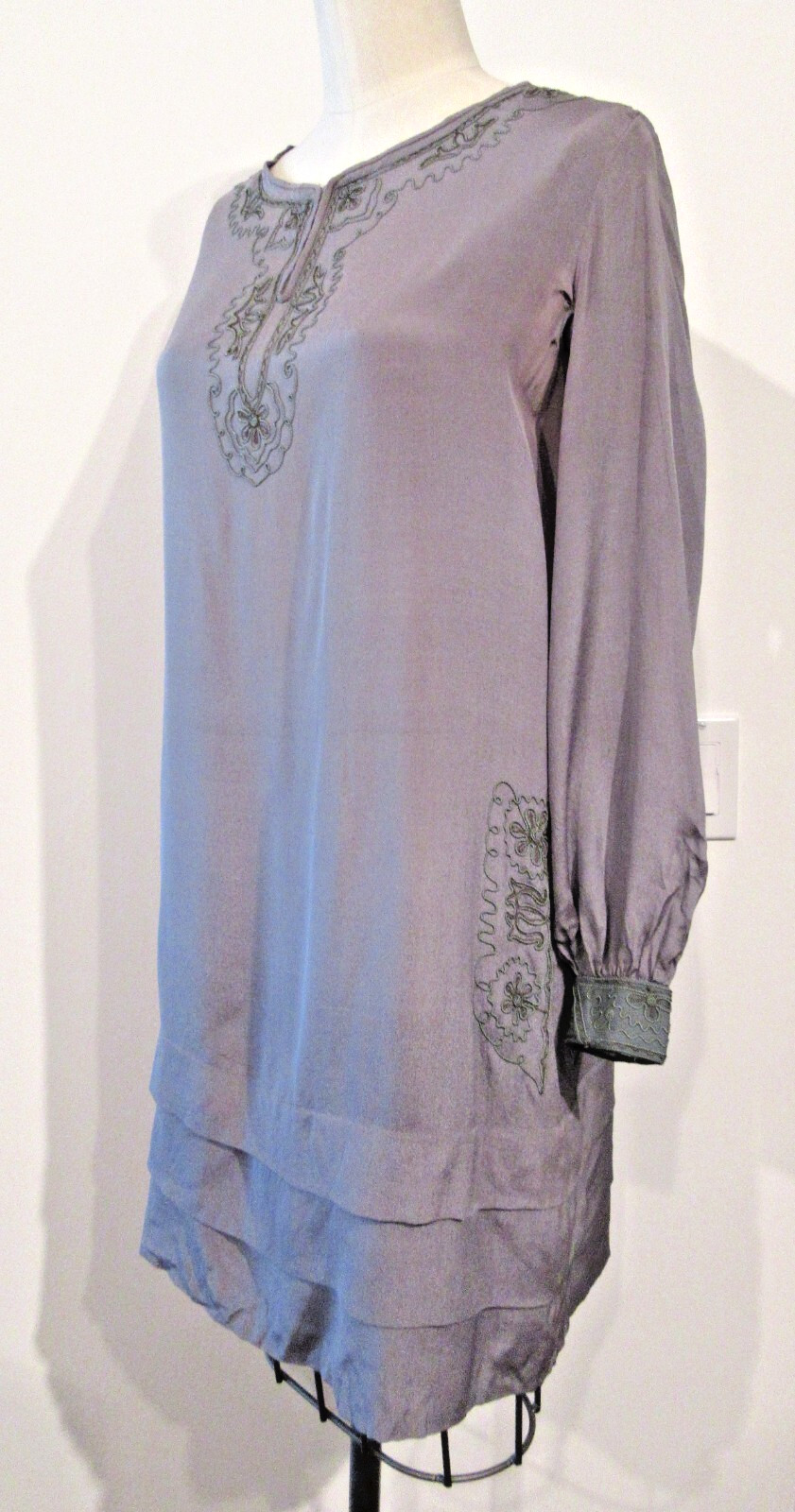 VINTAGE ANTIQUE WOMENS 1920S FLAPPER DRESS TUNIC MUAVE SILK CREPE EMBRD ASIS F45