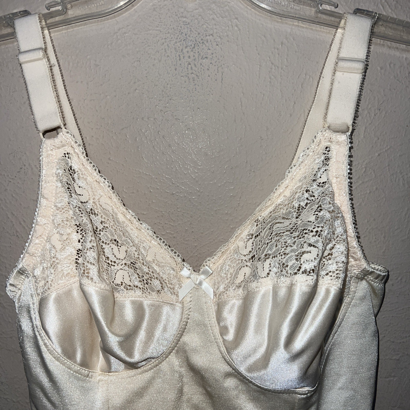 UNDERSCORE VINTAGE SATINY IVORY WIRELESS CUPS ALL IN ONE SHAPER CORSET 38B