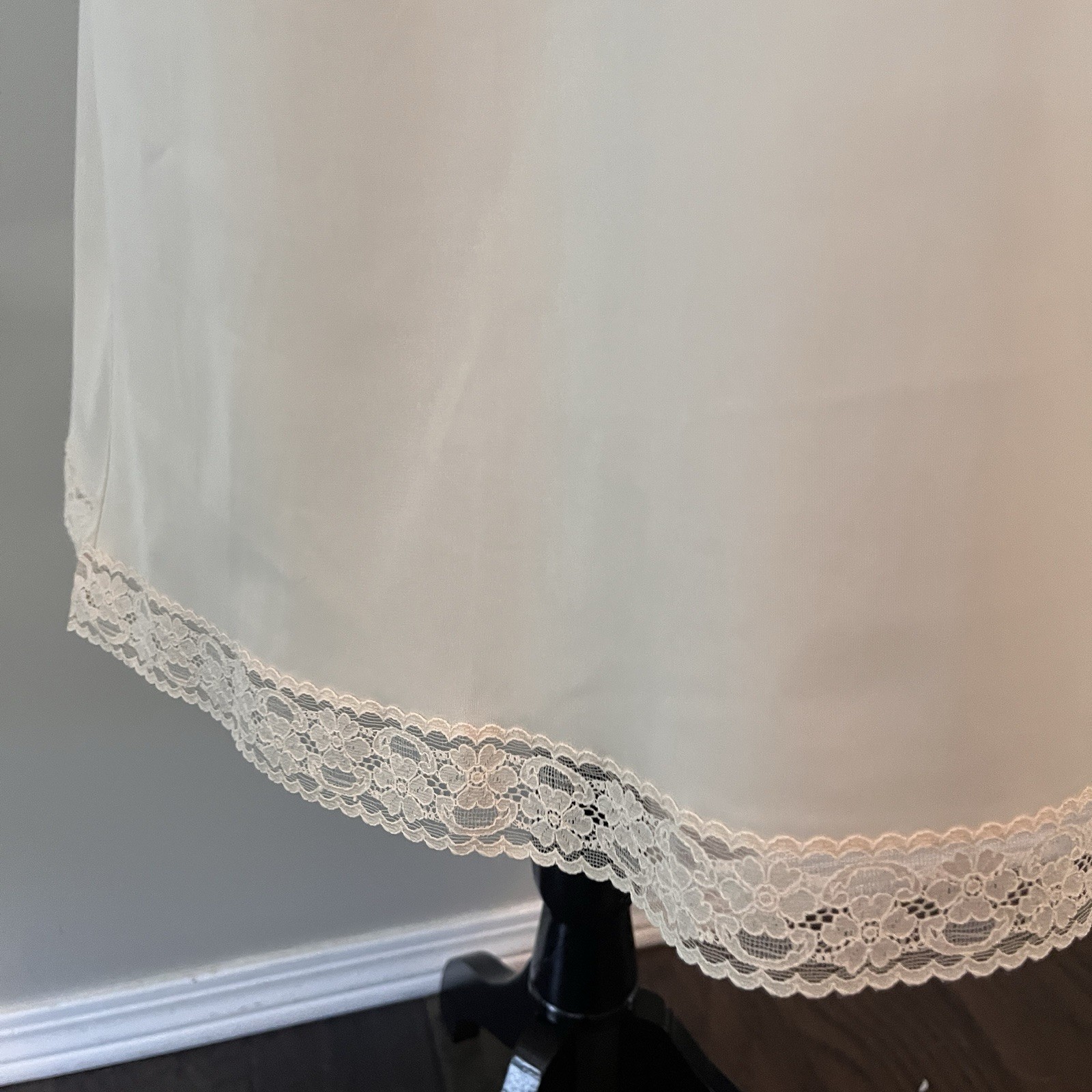 Vintage Vanity Fair Full Slip Nude Antron III Nylon Lace Sz 40TT