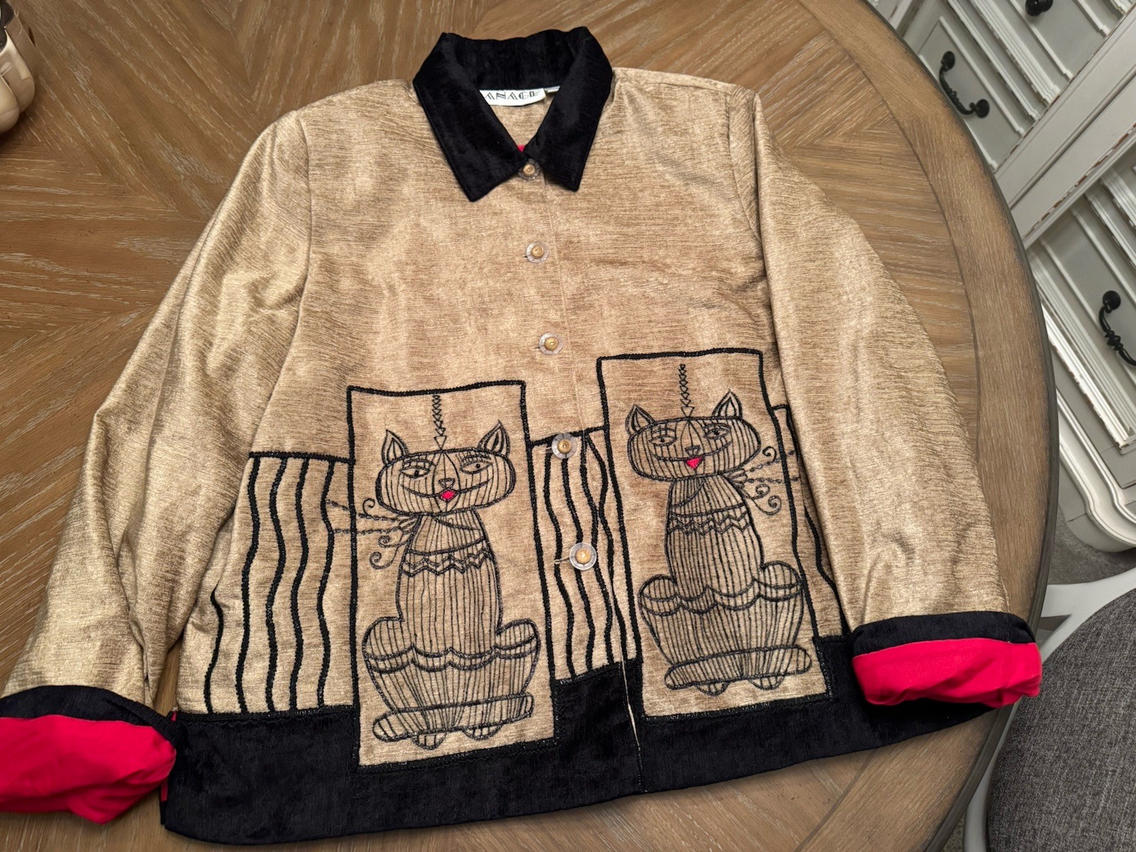 Vintage Anage Polyester Cat Art Jacket Sz. L – Button Front Embroidered – Gold