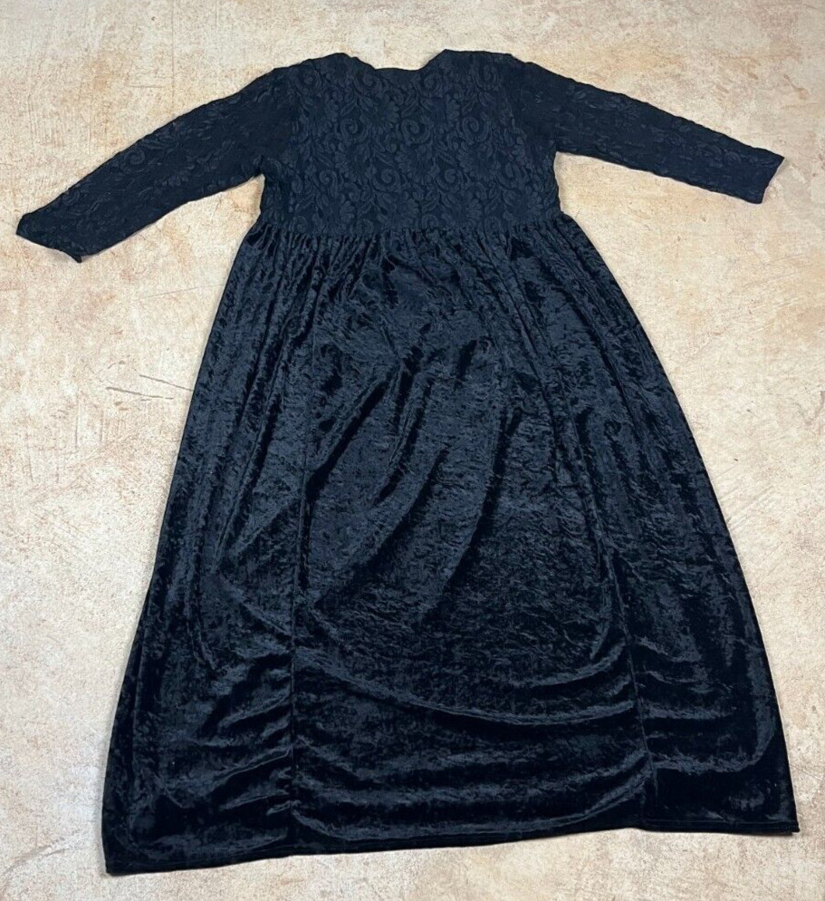 Vintage 90’s Dressing Clio Floral Lace & Black Velvet Dress